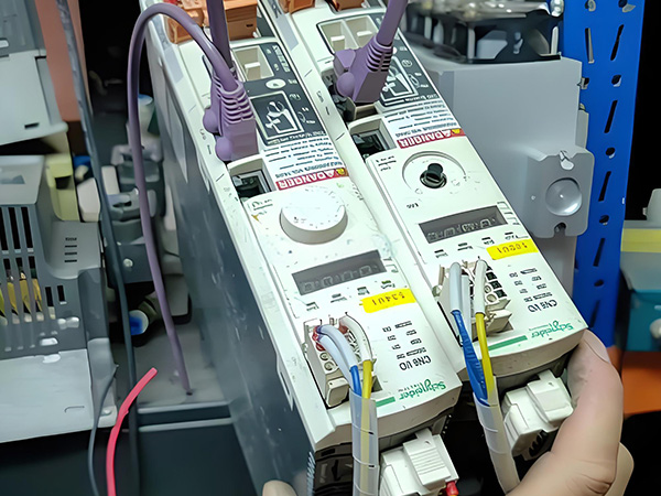 施耐德伺服驱动器维修